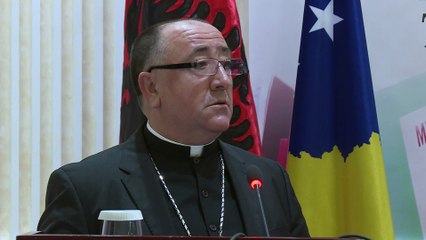 Kryeipkeshvi i Kosovës kundër largimit nga shkolla të mësueses me shami