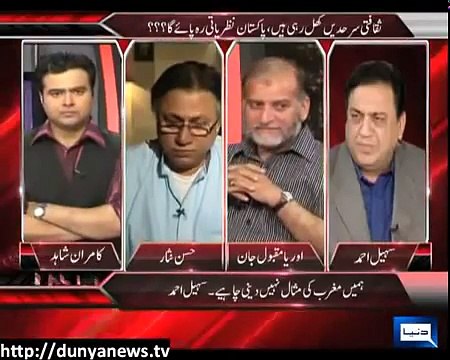 Azizi Indireclty Taunts Zaeem Qadri In Live Show