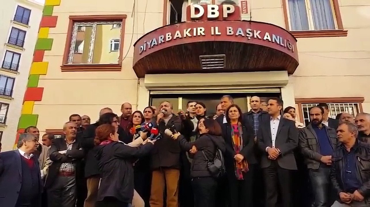 Sırrı Süreyya Önder (AMED ) Diyarbakır`da Tutuklamalarla İlgili Önemli Açıklamalarda Bulundu.