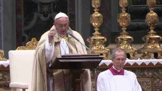 Papa crea a los 17 nuevos cardenales, 13 electores, en un acto en el Vaticano