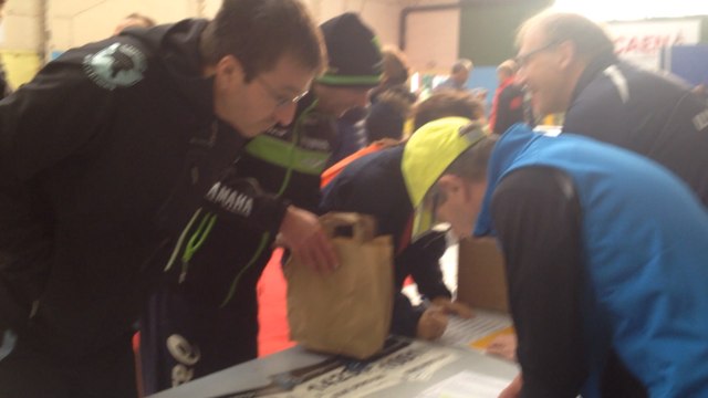 Courir entre deux O attire les raideurs