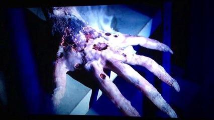 Lights Out (2016) Diana gets burned by light