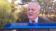 François Asselineau : un candidat atypique à la Présidentielle 2017 en visite dans la région