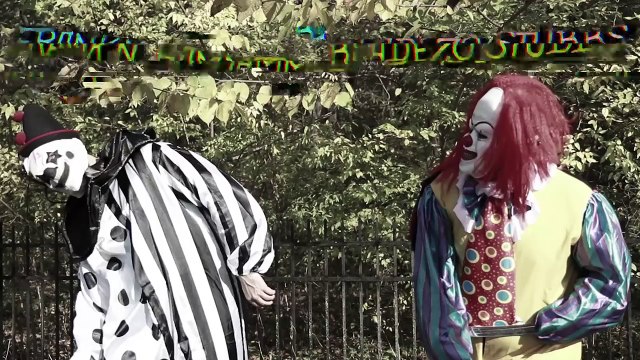 4 SCARY KILLER CLOWNS IN THE WOODS ON HALLOWEEN! Mean Dad Pranks Kids