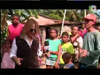 Nuria se monta en helicoptero y nos muestra el país hundido bajo agua