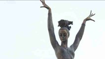 Una escultura en Moscú recuerda a la bailarina Maya Plisétskaya