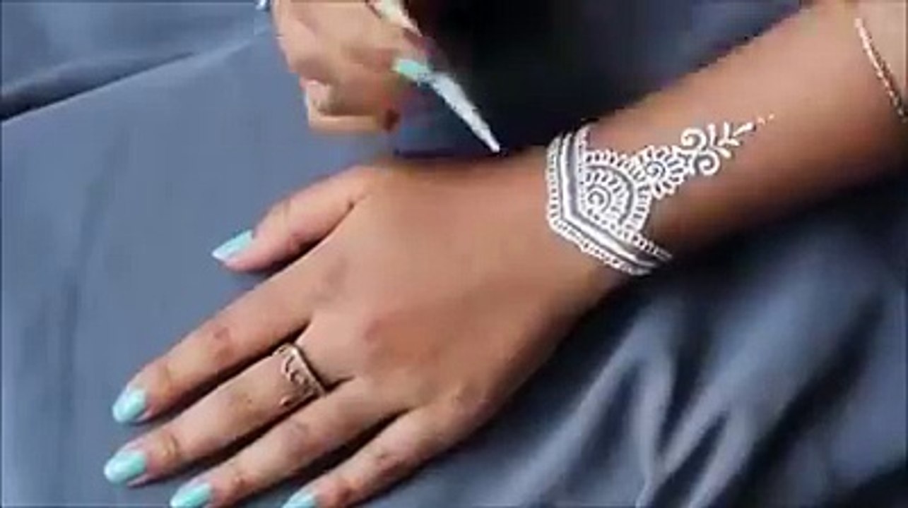 MELATIH KREATIFITAS DENGAN MELUKIS INDAH DI TANGAN