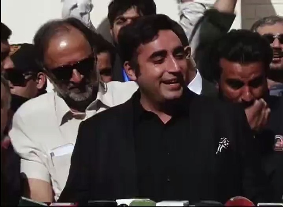 Bilawal Bhutto Zardari brust into tearsfor his mother