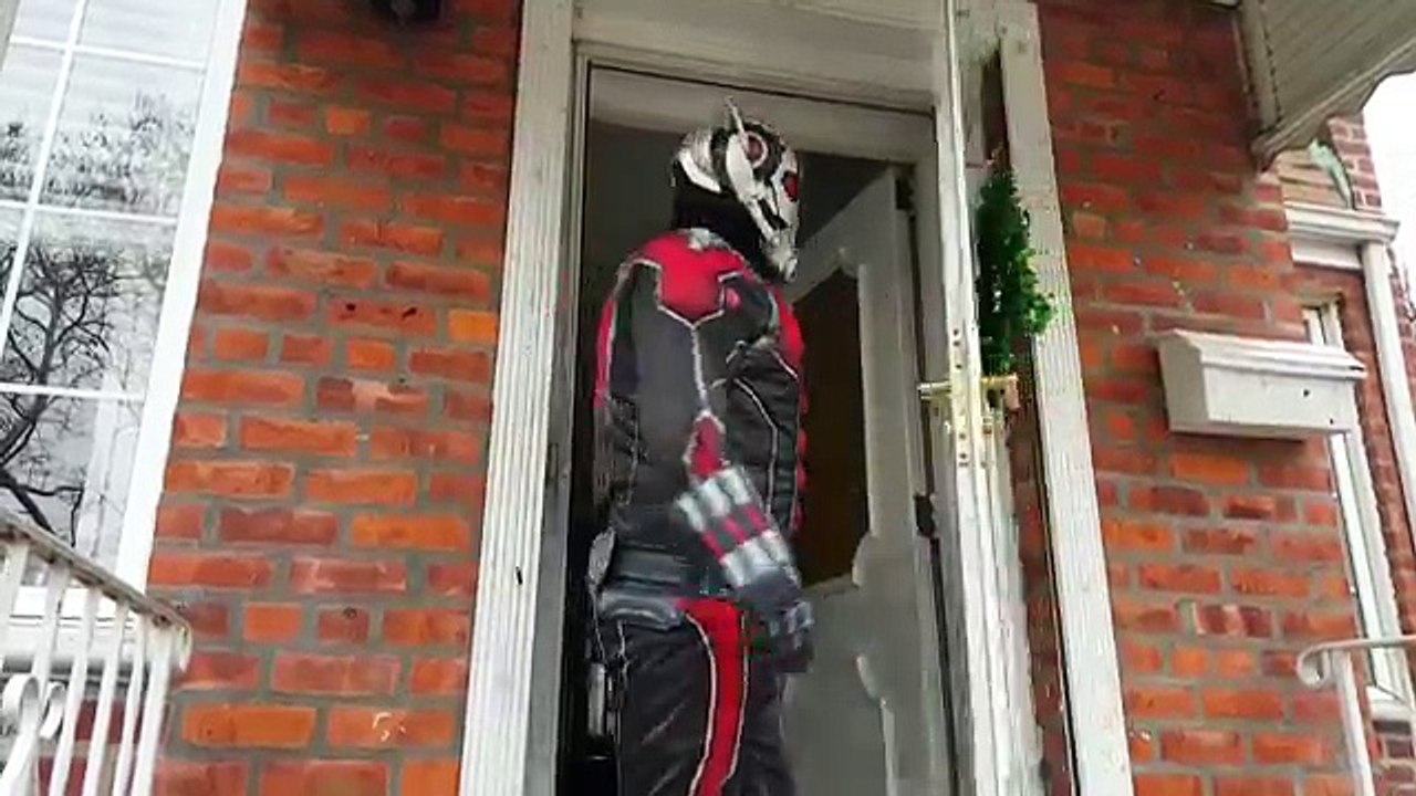 T-Rex vs BATMAN & SPIDERMAN IRL - Doorbell Prank - Superhero Movie In Real Life - Marvel - DC