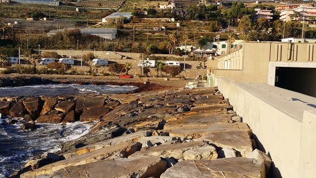 Mareggiata a Marina aregai, davanti all'Hotel Lucciola, nella Riviera dei fiori.