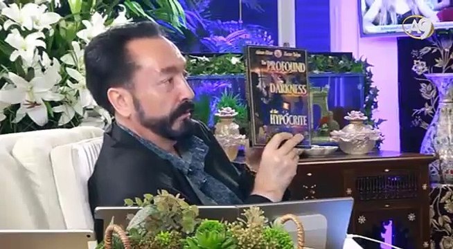 Jetzt wurde das Buch Die tiefe Düsternis der Heuchler auch ins Englische übersetzt und gedruckt.