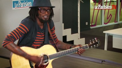 Tété chante « Persona Non Grata » en live acoustique au Parisien