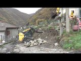 Capo d'Acqua (AP) - Terremoto. Demolizione muro pericolante (18.11.16)