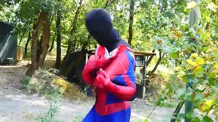 Frozen Elsa Has Gross Feet! w/ Spiderman Joker Anna Doctor - Superhero Fun :)