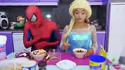 Descargar video: Frozen Elsa Spiderman BREAK UP Spidey Kisses Maleficent w Bad Spider Baby Doctor