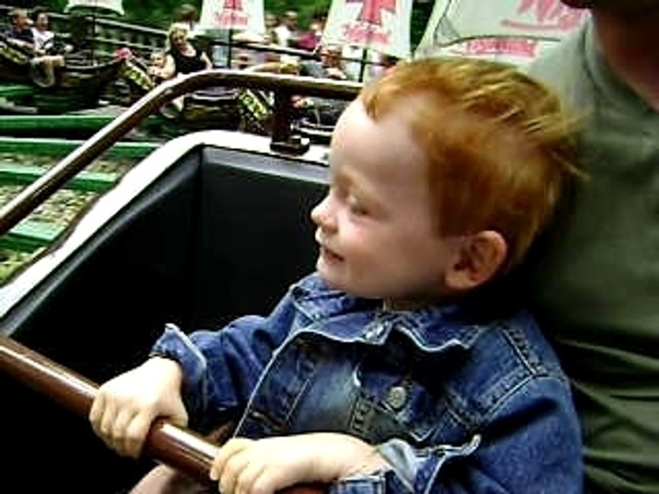 Gabriel dans le bateau qui tourne