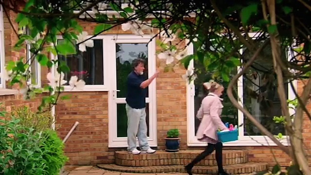 Obsessive Compulsive Cleaners - Dead Rotten Mouse Found In Filthy House