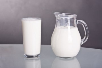 What Happens to Your Body If You Drink Milk Before Bed
