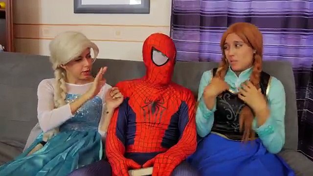 VAMPIRE Frozen Elsa! w/ Spiderman Frozen Anna Catwoman Superhero Horror Story in Real Life Fun