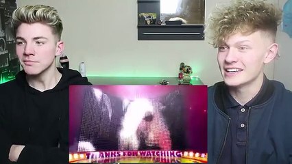 Selena Gomez vs Paparazzi Reaction