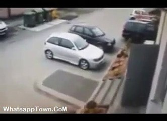 Be-Safe-From-Lady-Drivers-Avoid-Incur