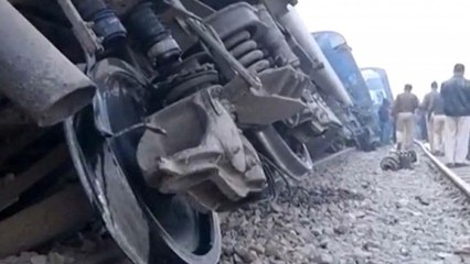 India: deraglia treno nell'Uttar Pradesh, decine di morti e feriti