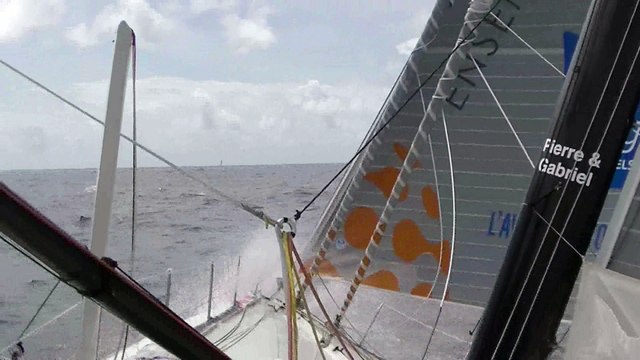 J15 : Quand Jean Le Cam rencontre le Chevalier Noir / Vendée Globe