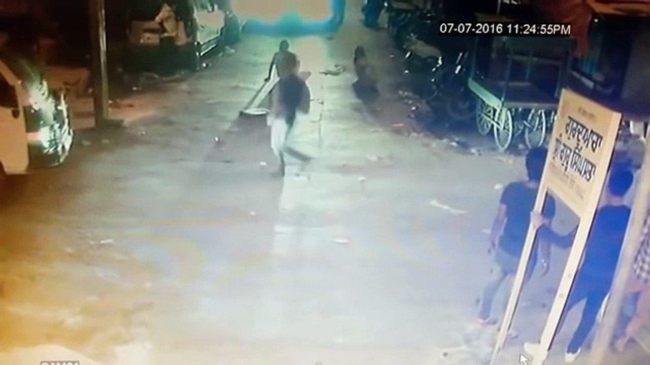 Live Fight in Patiala Panjab INDIA||खूब हुई मारपीट लात घुशे खूब की पिटाई ||S4U News