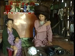 La chevelure de cet homme est incroyable...