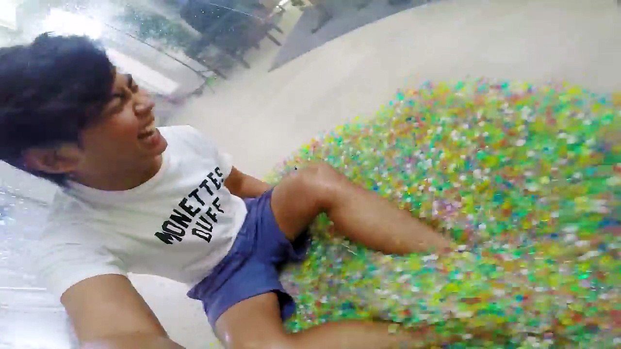 INSIDE A GIANT ORBEEZ BUBBLE BALL! - Guava Juice