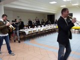 Entrée des musiciens dans la salle des fêtes