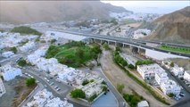 سلطنة عمان تواجه عجز الموازنة بالاقتراض والتقشف