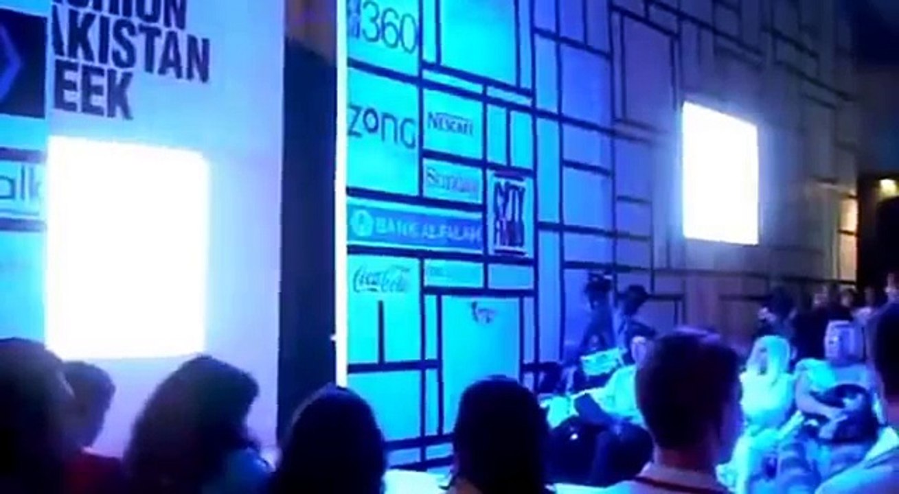 Mathira's TOP FELL DOWN at Fashion Pakistan Week
