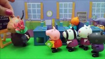 ❤ PEPPA PIG ❤ MADAME GAZELLE HACE CACA EN CLASE |Juguetes de Peppa pig|Videos de Juguetes en Españo