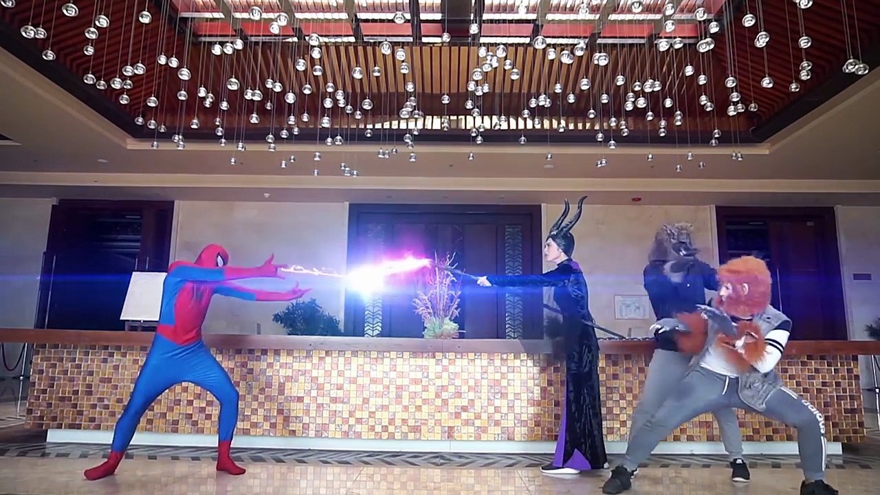 Spiderman Kiss Snow White vs Frozen Elsa Anna Superman Batman Gym Prank Fun Superhero In Real Life - YouTube