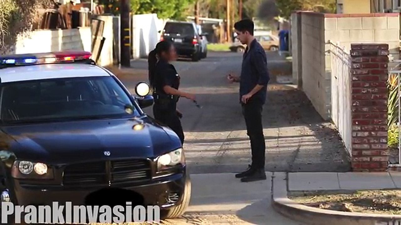 Kissing_Prank_-_Cops_Edition_-_Prank_Invasion_2016