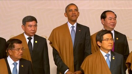 Obama calls on APEC to give his successor a chance