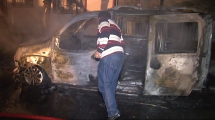 Bağcılar'da 5 araç kundaklandı