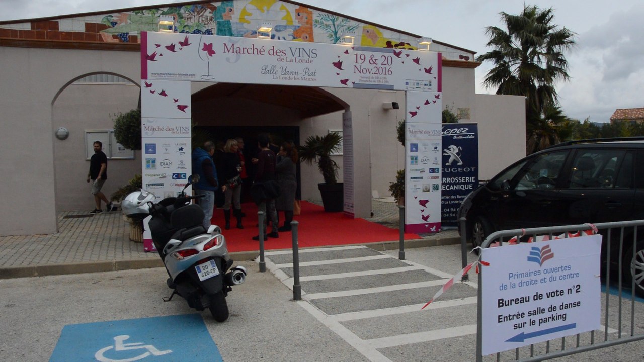Marché des Vins La Londe Les Maures - Video Travelling 01 - 1080p