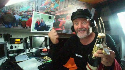 D15 : Enda O'Coineen celebrates the equator / Vendée Globe