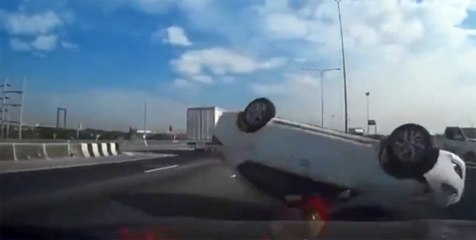 Otomobil böyle takla attı