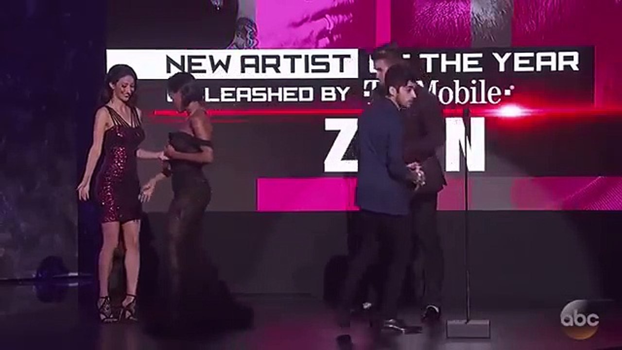 Zayn Malik Wins American Music Awards 2016