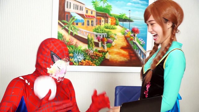 SPIDERMAN FROZEN ELSA ANNA SNOW WHITE IN REAL LIFE PRANK ! Superhero SPIDER MAN Fights Crime Venom