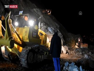 Toprak altında kalan işçilerin çıkarılması için çalışmalar devam ediyor