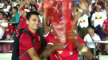 Không biết CĐV này tối qua có về được nhà không