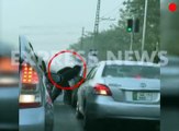 Motorcyclists Robbing People at Lahore Traffic Signal