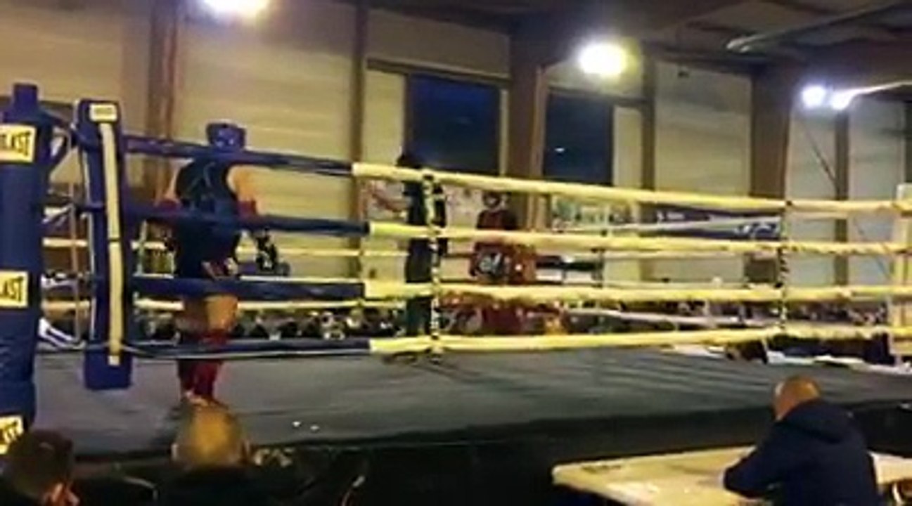 Quentin Leclercq (Muay thai vendinois) Vs Cesar Wroblewski (team beanshimed halluin) championnat régional ffkmda waziers nov 2016