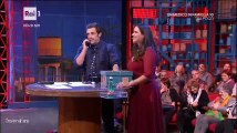 Flavio Insinna e l'atmosfera 'profondo rosso' (17-11-16)