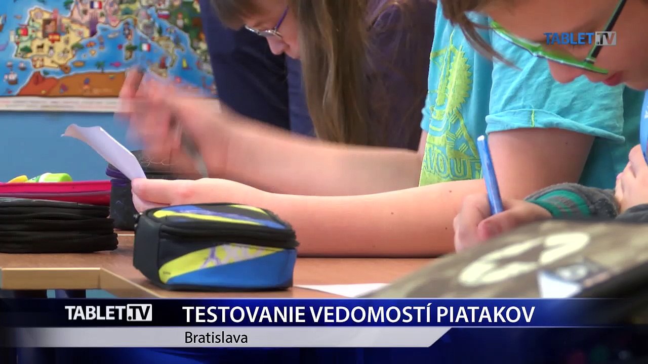 Piatakov čaká monitor, časť z nich ho vyplní elektronicky