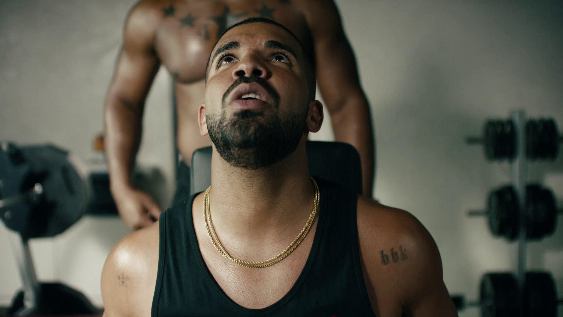 ⁣Apple : Drake vs. Bench Press - Apple Music